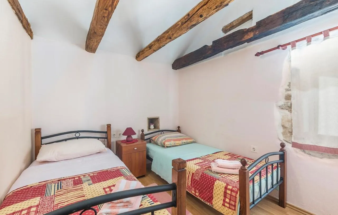 Apartments Petina Pican Guest house