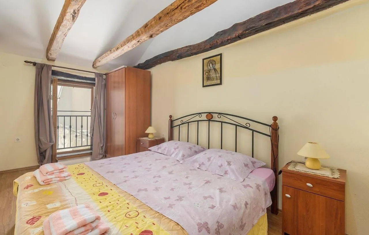 Guest house Apartments Petina Pican