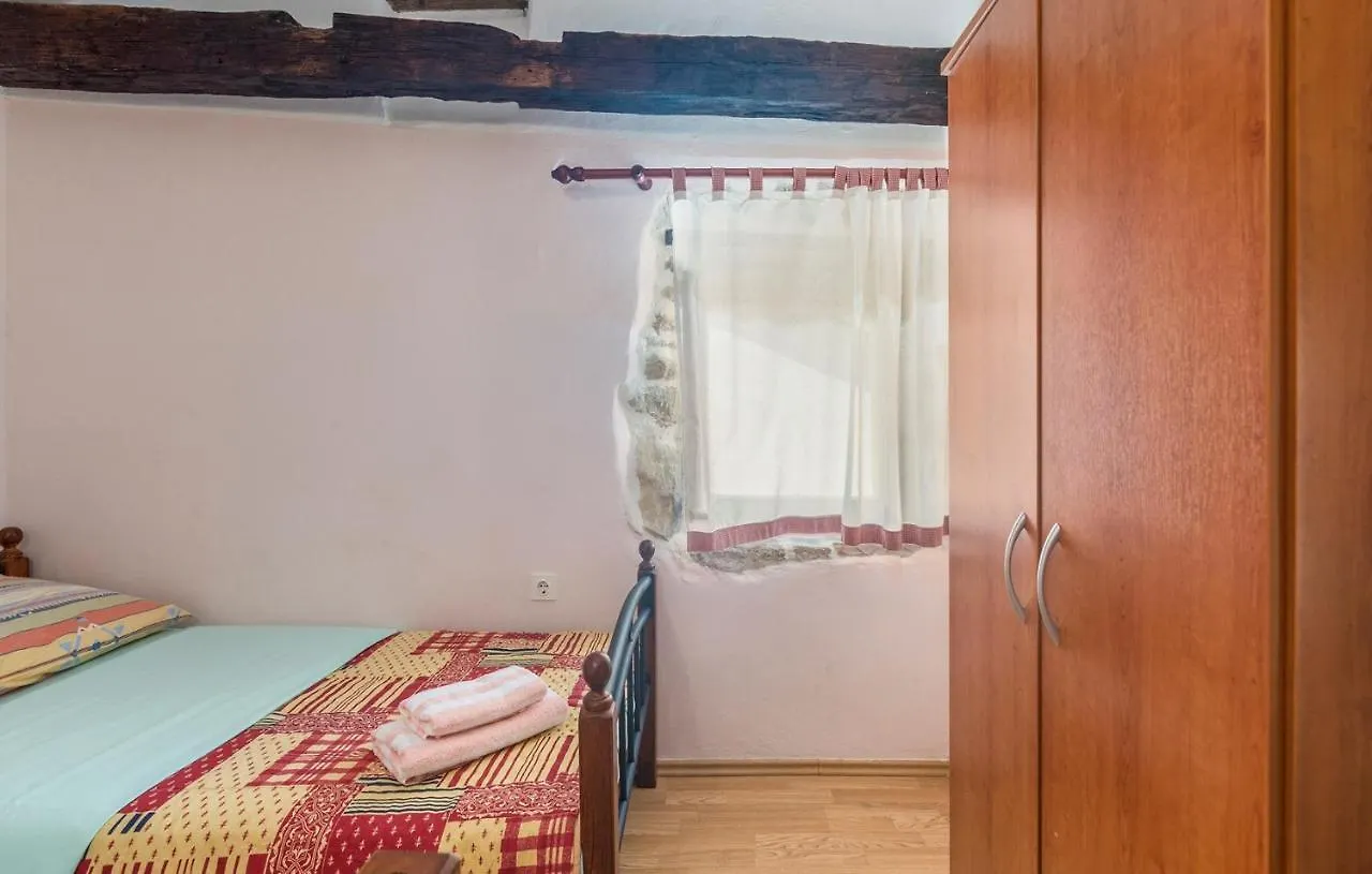 Apartments Petina Pican Guest house