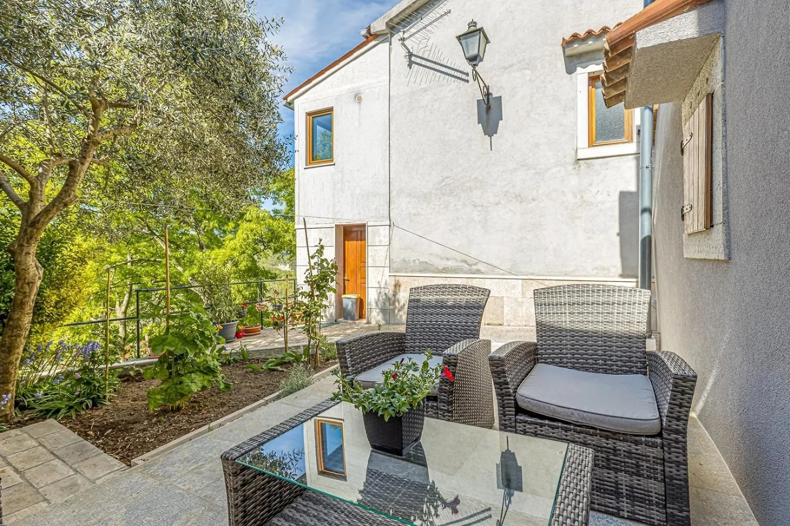 Guest house Apartments Petina Pican